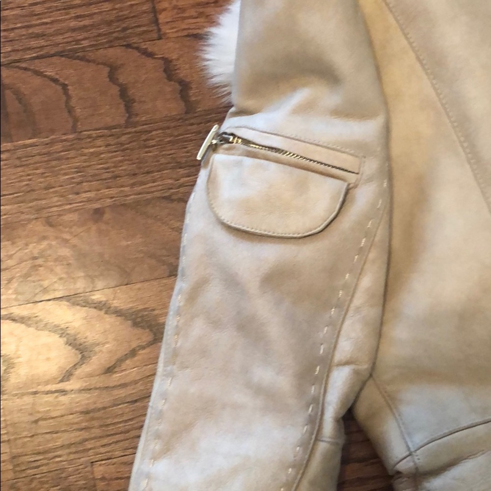 M Real sheepskin coat fits more like S - Picture 6 of 10